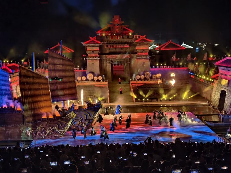 科技文旅耀荆楚 三国实景剧《赤壁·借东风》全球首演
